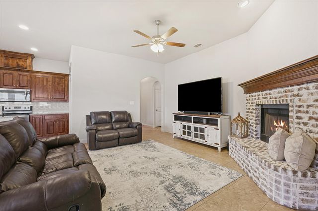 3906 Kensington Drive, Sanger, TX 76266