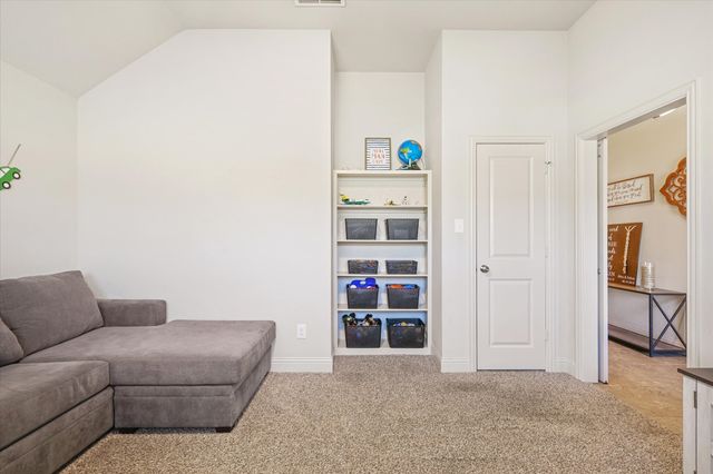 3906 Kensington Drive, Sanger, TX 76266