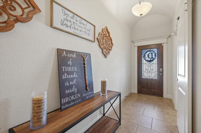 3906 Kensington Drive, Sanger, TX 76266