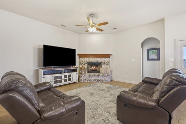 3906 Kensington Drive, Sanger, TX 76266