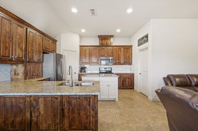 3906 Kensington Drive, Sanger, TX 76266