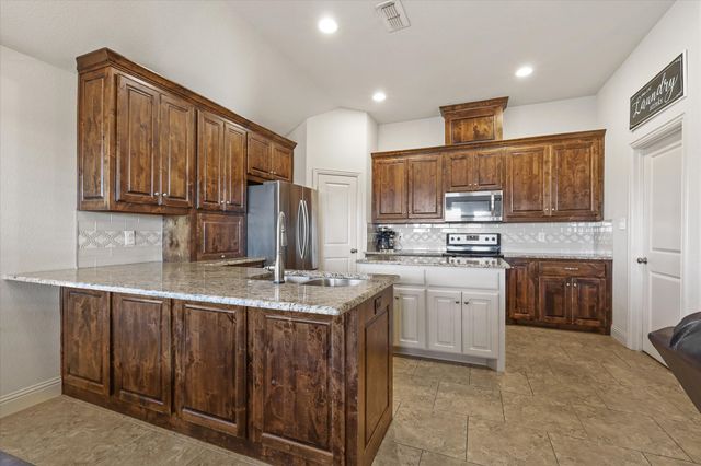 3906 Kensington Drive, Sanger, TX 76266