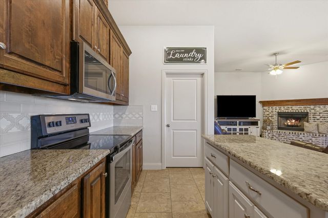 3906 Kensington Drive, Sanger, TX 76266