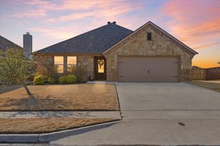 3906 Kensington Drive, Sanger, TX 76266