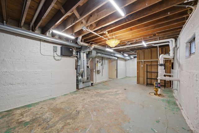 6830 W 112th Place, Worth, IL 60482