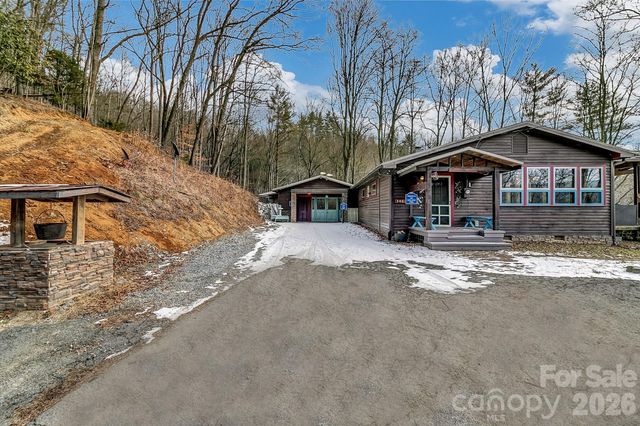 346 Lucky Lane, Clyde, NC 28721