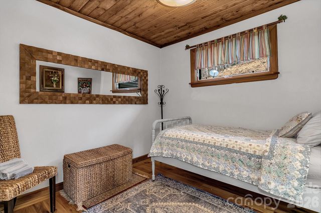 346 Lucky Lane, Clyde, NC 28721