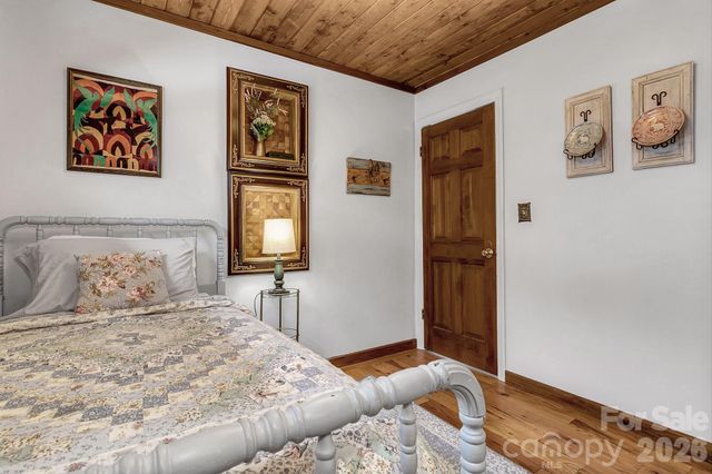 346 Lucky Lane, Clyde, NC 28721