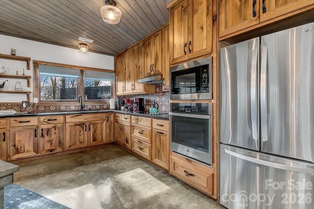 346 Lucky Lane, Clyde, NC 28721