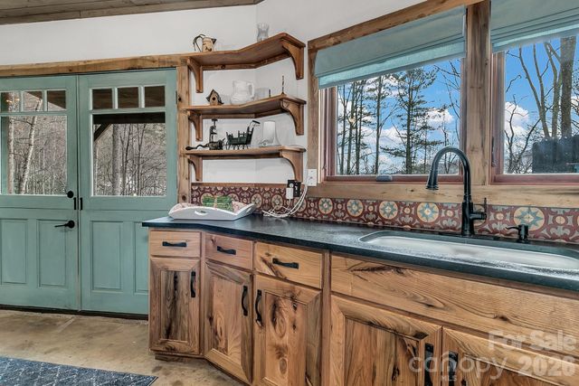 346 Lucky Lane, Clyde, NC 28721