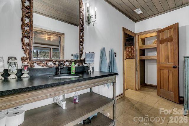 346 Lucky Lane, Clyde, NC 28721