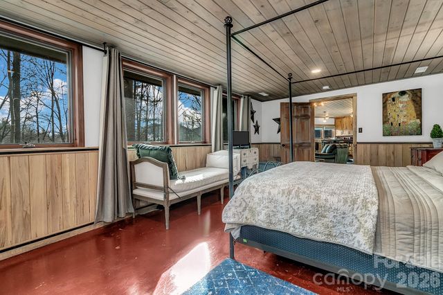 346 Lucky Lane, Clyde, NC 28721