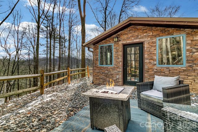 346 Lucky Lane, Clyde, NC 28721