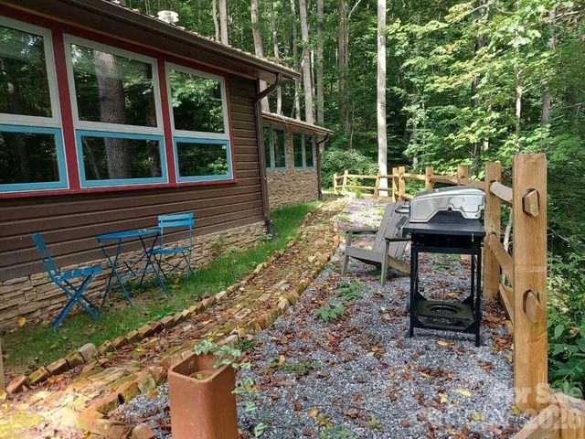 346 Lucky Lane, Clyde, NC 28721