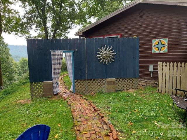 346 Lucky Lane, Clyde, NC 28721