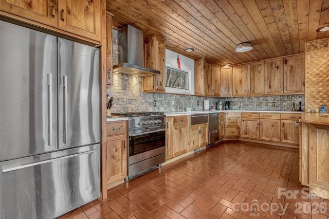 346 Lucky Lane, Clyde, NC 28721