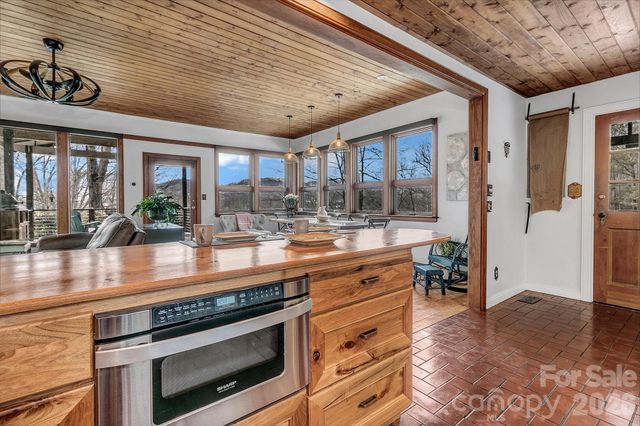 346 Lucky Lane, Clyde, NC 28721