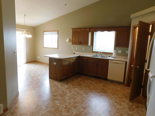 840 Lakeridge Place, West Fargo, ND 58078