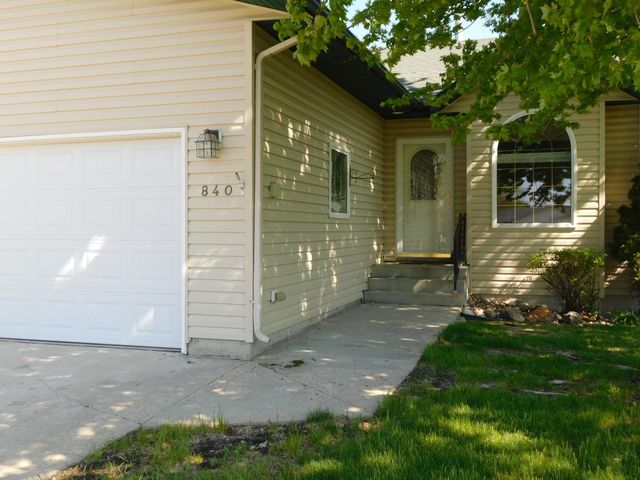 840 Lakeridge Place, West Fargo, ND 58078