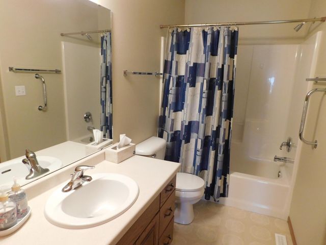840 Lakeridge Place, West Fargo, ND 58078