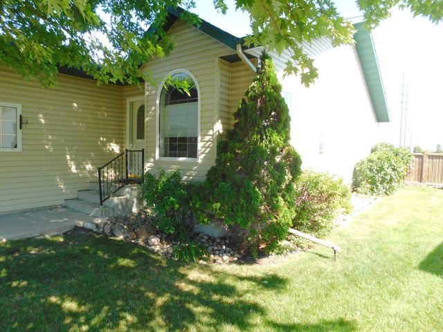 840 Lakeridge Place, West Fargo, ND 58078