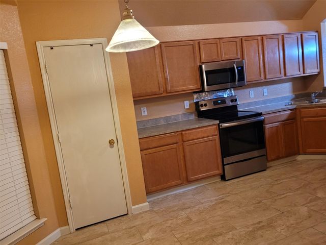 10436 Phantom Hill Road, Fort Worth, TX 76140