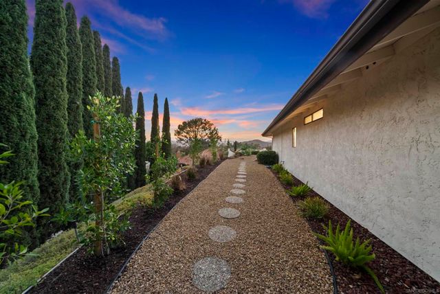 12602 Senda Acantilada, San Diego, CA 92128