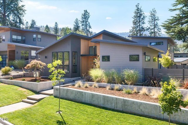 619 Elkader Street, Ashland, OR 97520