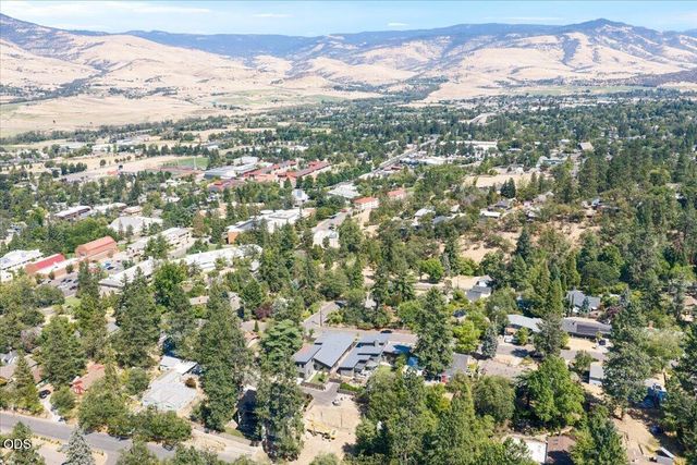619 Elkader Street, Ashland, OR 97520