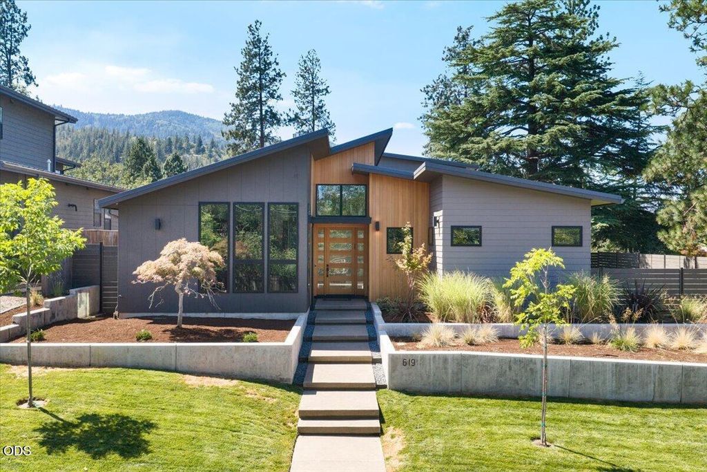 619 Elkader Street, Ashland, OR 97520