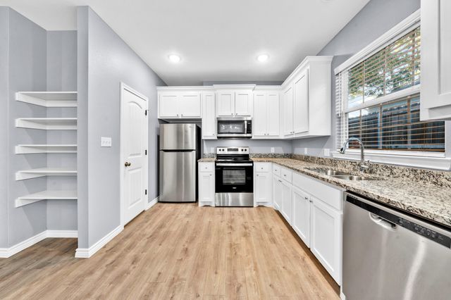 2909 S Scullin Avenue, Denison, TX 75020