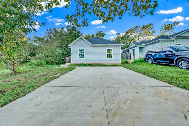 2909 S Scullin Avenue, Denison, TX 75020
