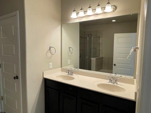 400 Hummingbird LN A, Austin, TX 78734