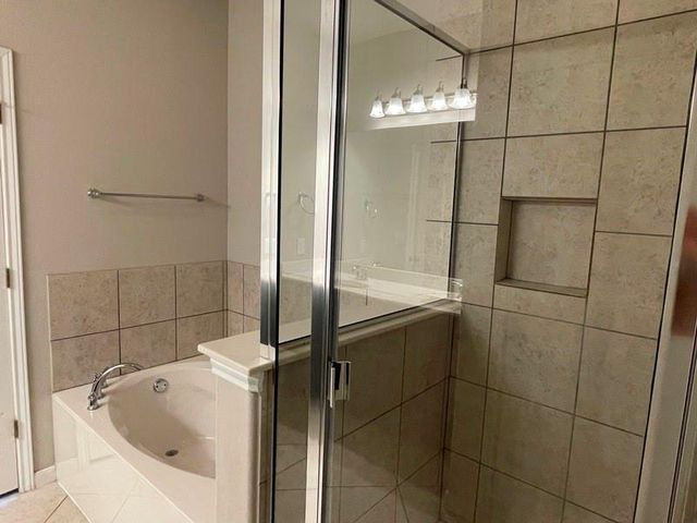 400 Hummingbird LN A, Austin, TX 78734