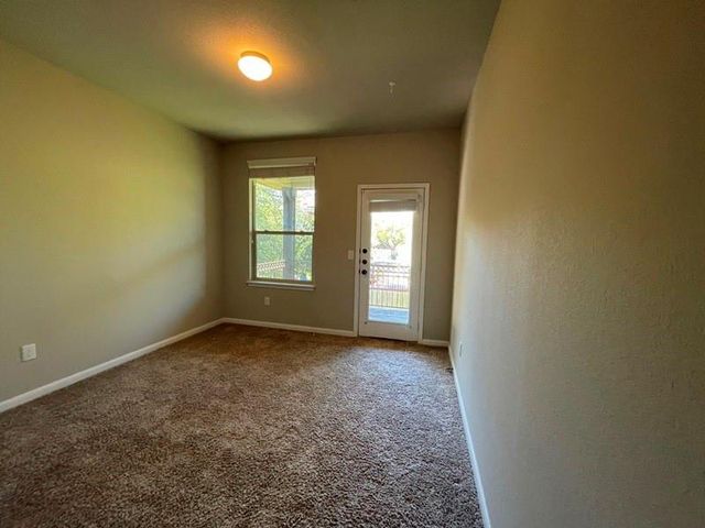 400 Hummingbird LN A, Austin, TX 78734