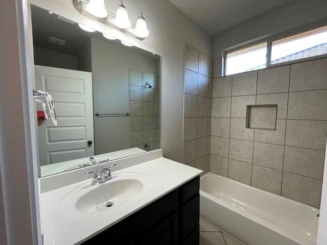 400 Hummingbird LN A, Austin, TX 78734