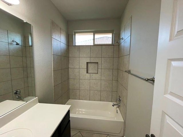 400 Hummingbird LN A, Austin, TX 78734