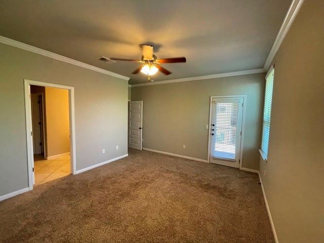 400 Hummingbird LN A, Austin, TX 78734