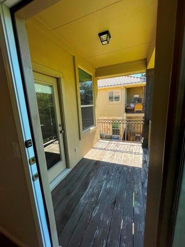 400 Hummingbird LN A, Austin, TX 78734