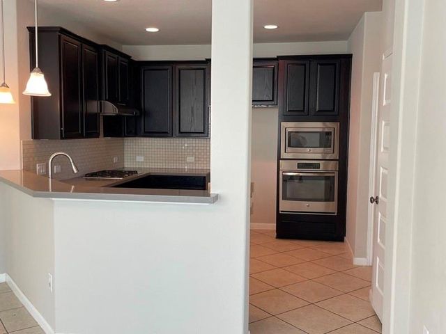 400 Hummingbird LN A, Austin, TX 78734