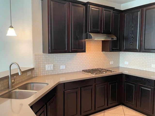 400 Hummingbird LN A, Austin, TX 78734