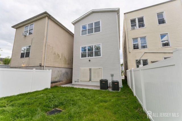 914 Bergen St Street, Newark, NJ 07112