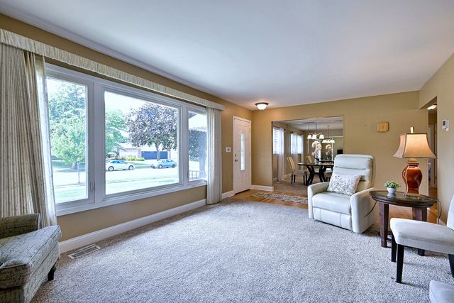 497 JULIE Drive, Schaumburg, IL 60193