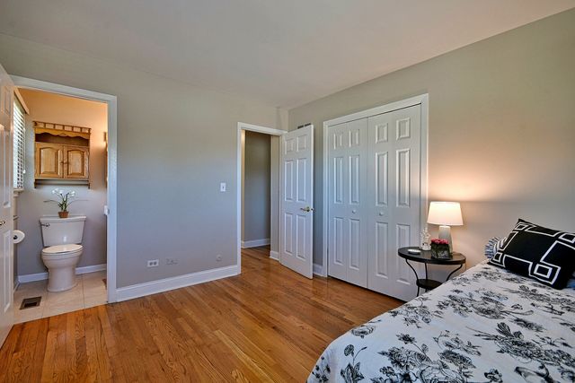 497 JULIE Drive, Schaumburg, IL 60193