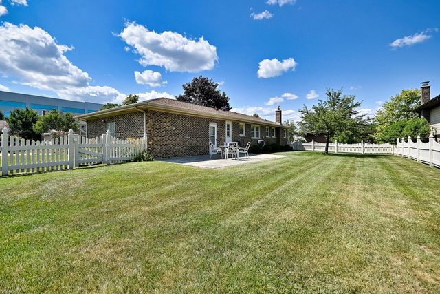 497 JULIE Drive, Schaumburg, IL 60193