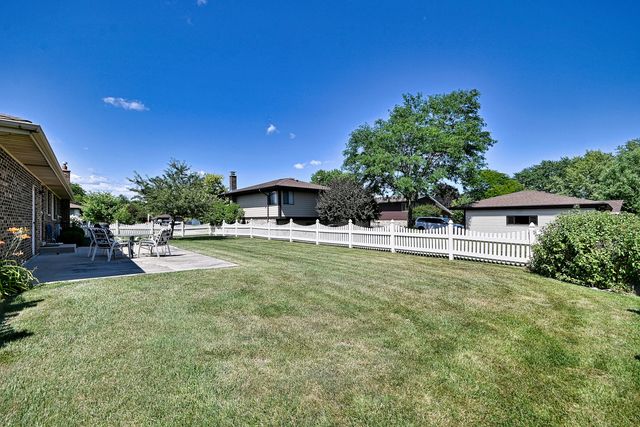 497 JULIE Drive, Schaumburg, IL 60193