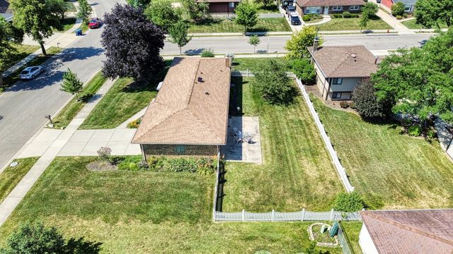 497 JULIE Drive, Schaumburg, IL 60193