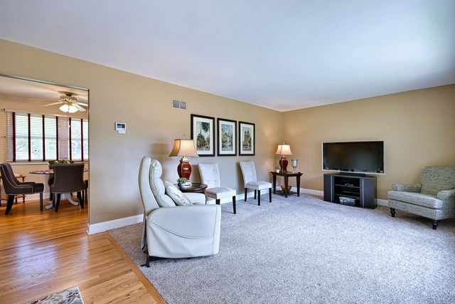 497 JULIE Drive, Schaumburg, IL 60193