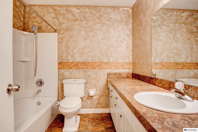 13604 Gold Street, Omaha, NE 68144