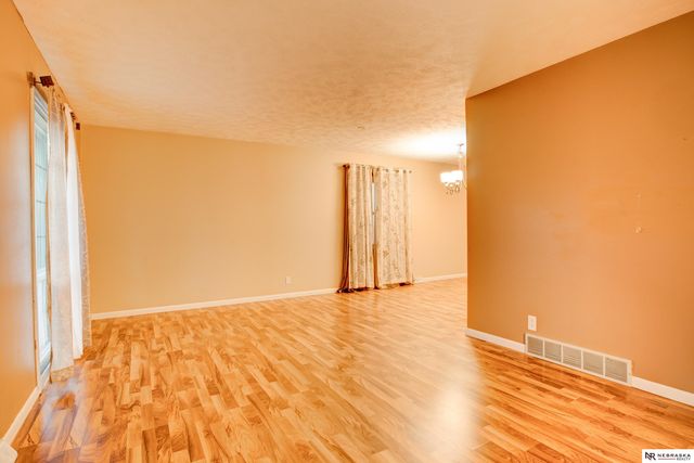 13604 Gold Street, Omaha, NE 68144